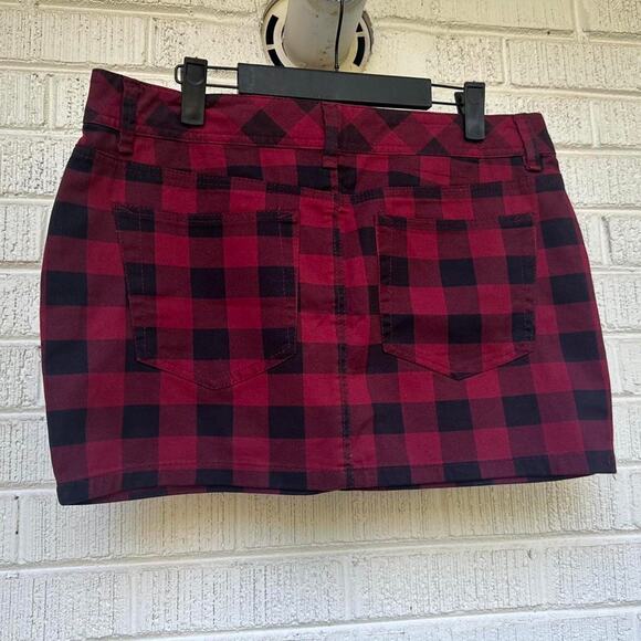 Miley Cyrus Max Azria Y2K Red Black Buffalo Mini Skirt - Picture 2 of 3